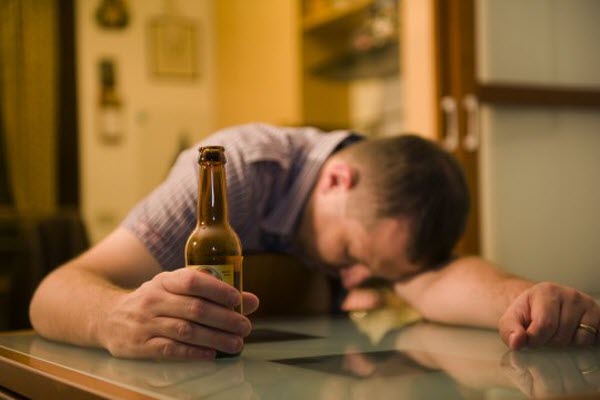 Алкоголік у сім'ї, що робити? | Клініка ШАНС ПЛЮС